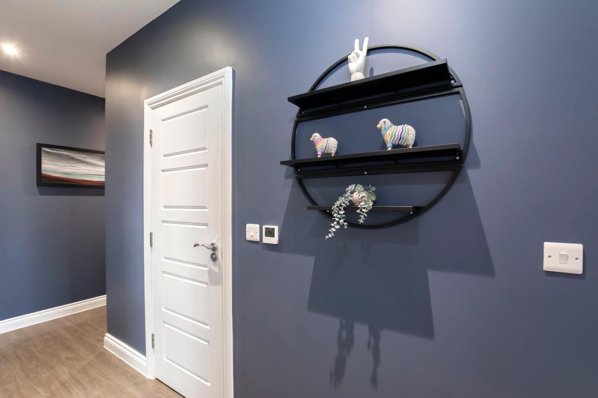 Elliot Oliver - Loft Style 2 Bedroom With Parking In The Docks Apartment