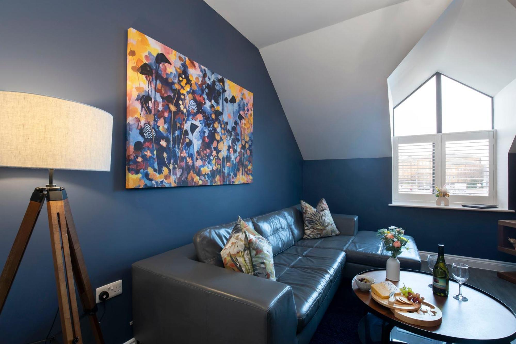 Elliot Oliver - Loft Style 2 Bedroom With Parking In The Docks