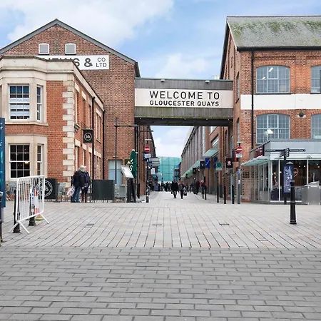 Elliot Oliver - Loft Style 2 Bedroom Apartment With Parking In The Docks Gloucester Exterior photo