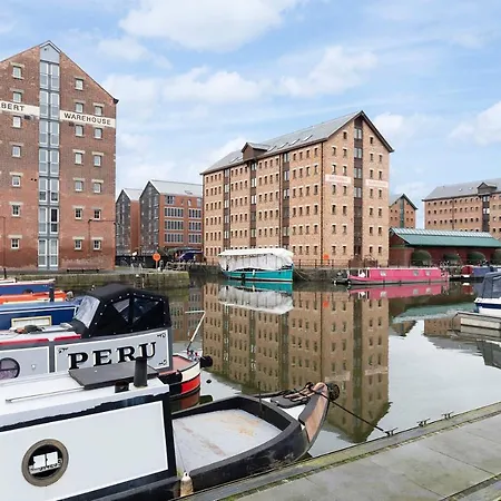 Elliot Oliver - Loft Style 2 Bedroom Apartment With Parking In The Docks Gloucester Exterior photo