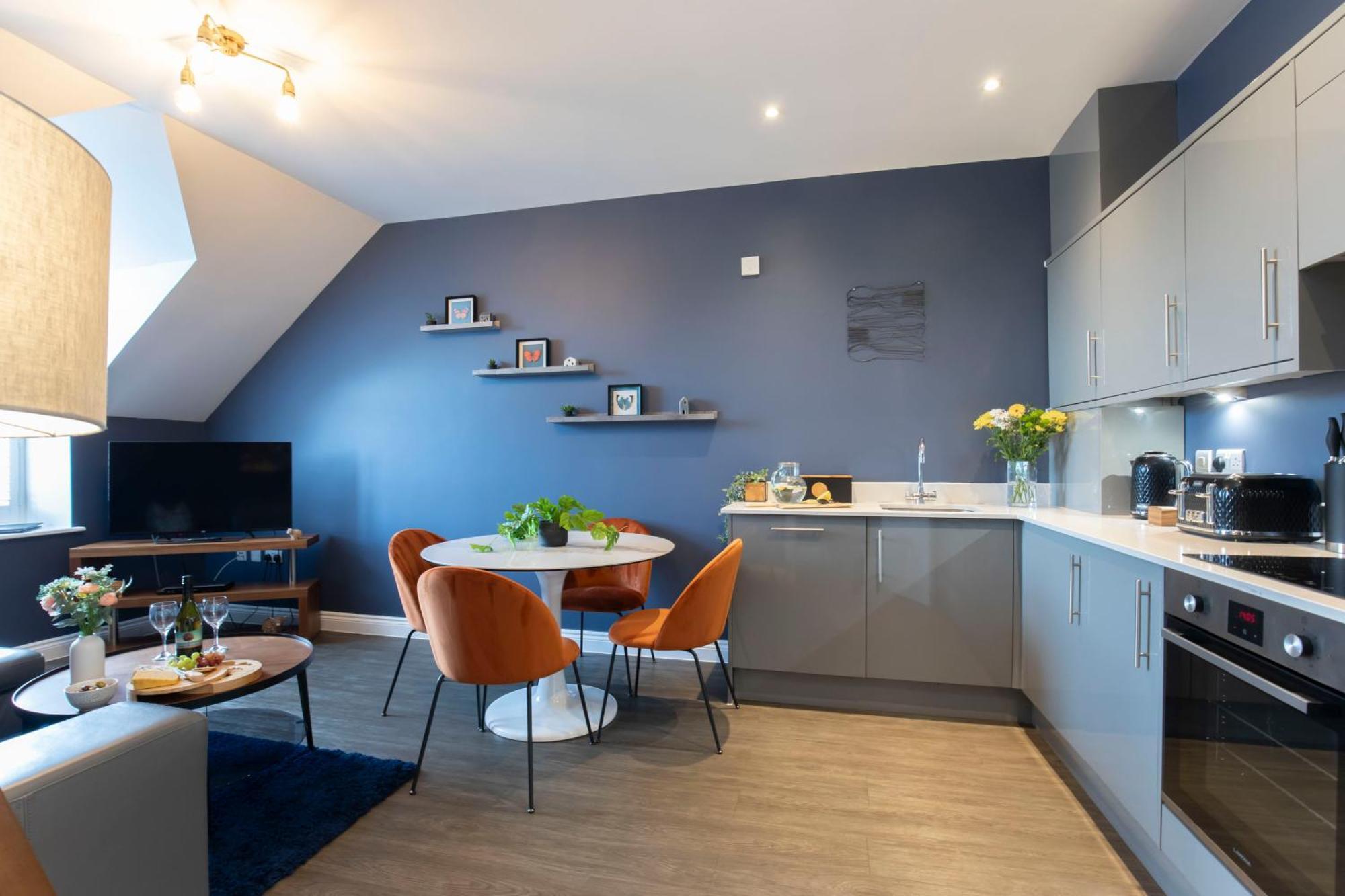 Elliot Oliver - Loft Style 2 Bedroom With Parking In The Docks Appartement